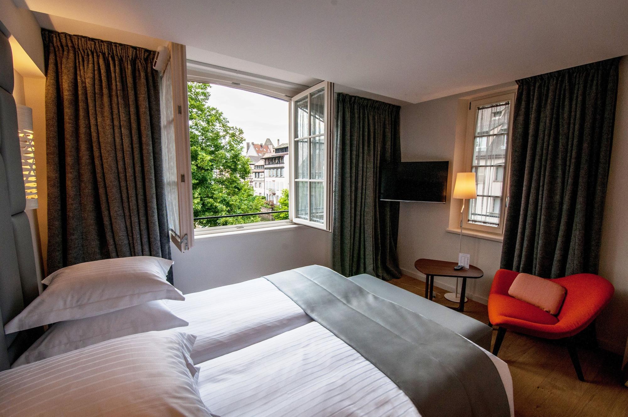 Hotel Pavillon Regent Petite France Estrasburgo Exterior foto A room at the hotel