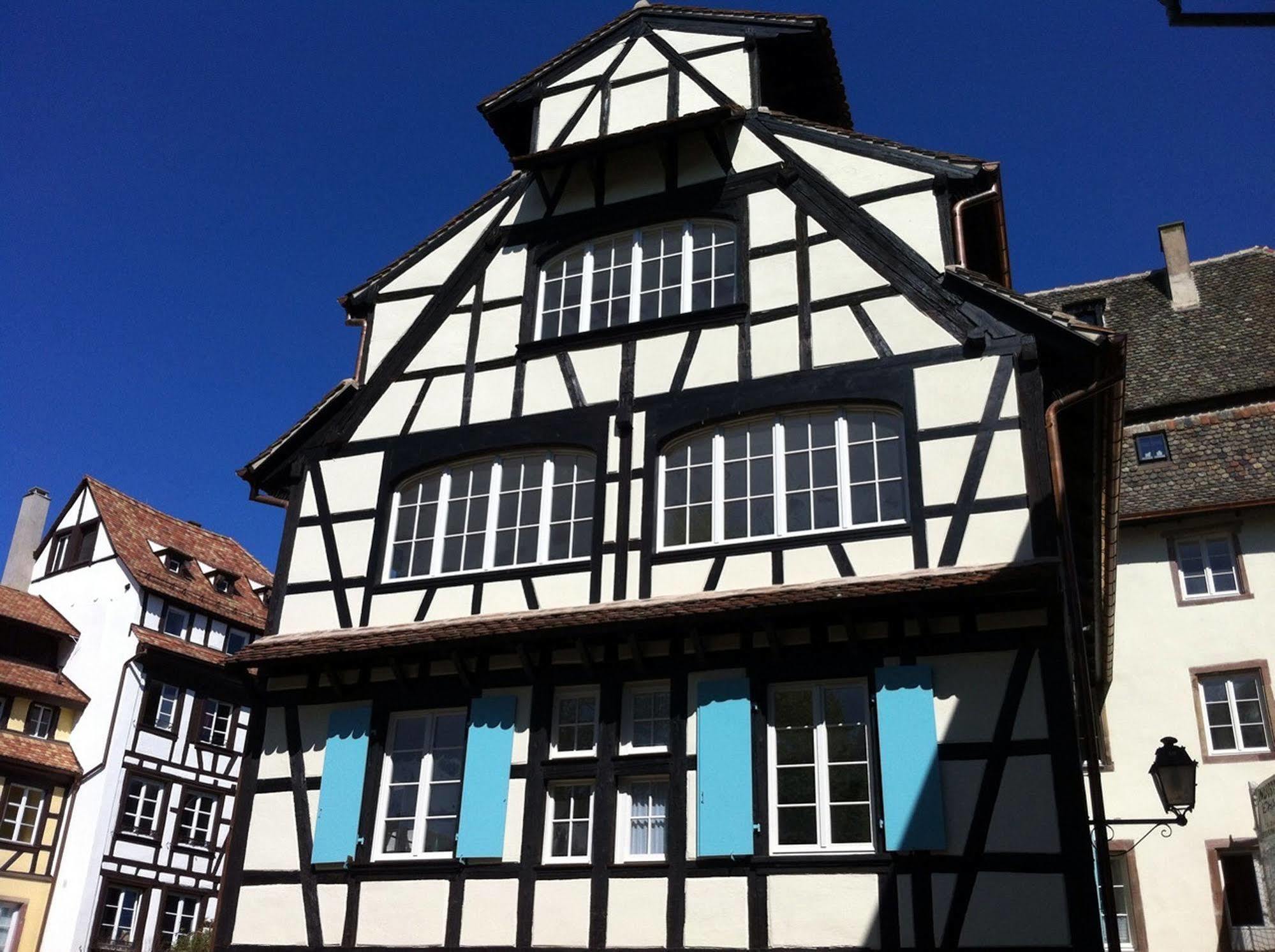Hotel Pavillon Regent Petite France Estrasburgo Exterior foto The half-timbered house of the old post office